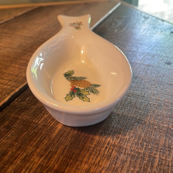 Christmas Vintage spoon rest with pine cone and Holly berry design - Picture 6 of 7